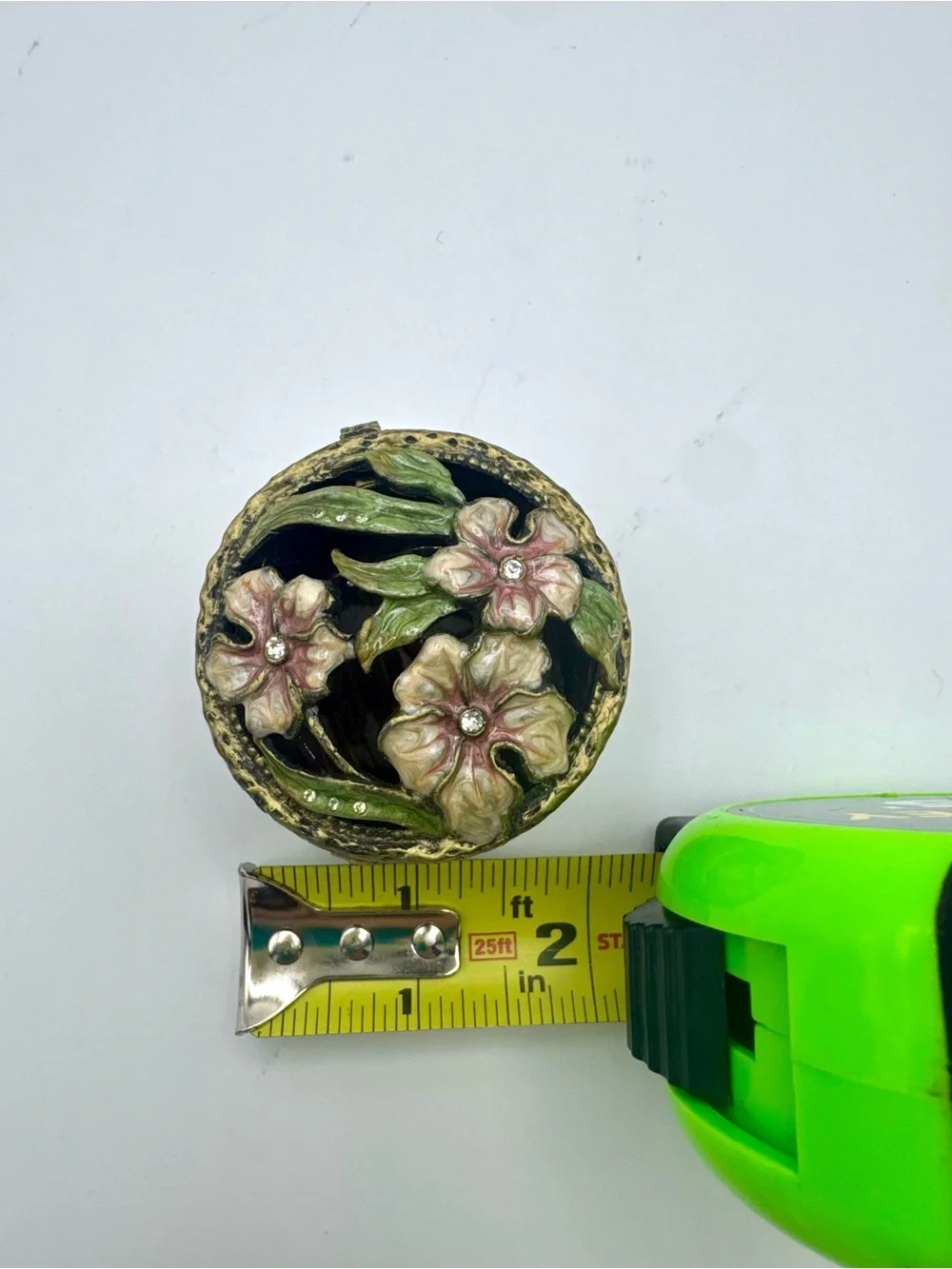 No brand charming round